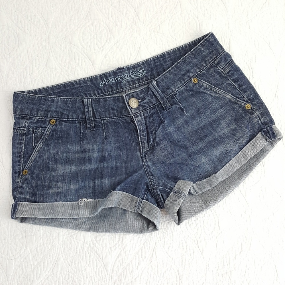 American Eagle Low Rise Cuffed Denim Shorts Size 4